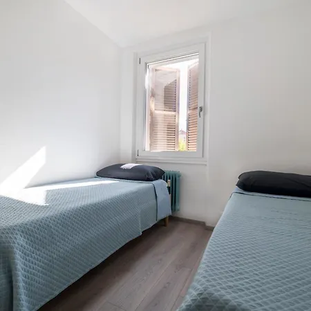 Guesthost - Piazza Castello Dream *