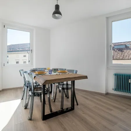 Guesthost - Piazza Castello Dream * 벨루노