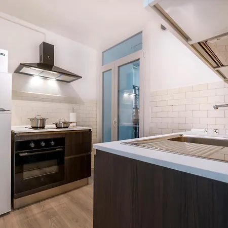 Guesthost - Piazza Castello Dream