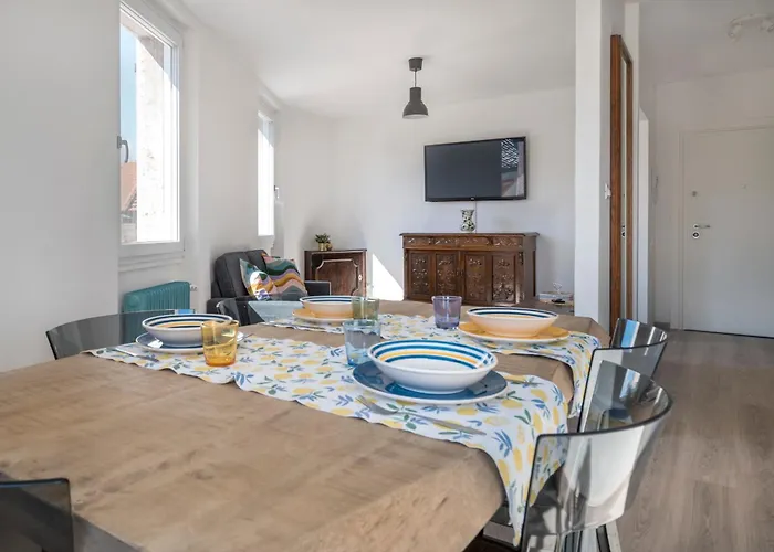 Guesthost - Piazza Castello Dream Апартаменты Беллуно